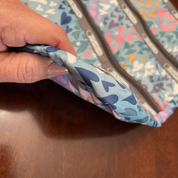 EUC LeSportsac KASEY 3 Zipper Hearts Crossbody Bag - Picture 6 of 7